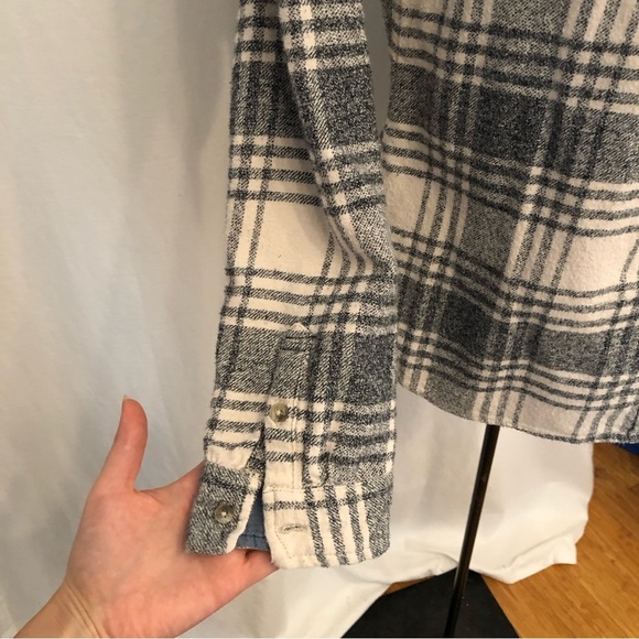 American Eagle slim fit flannel button up. - Picture 5 of 10